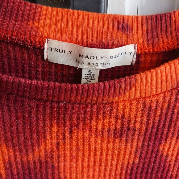 Truly Madly Deeply Red Orange Tie-Dye Cropped Waffle Knit Top Butterfly Sleeves - Picture 3 of 4